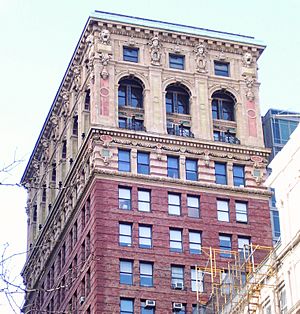 Archivo:Broadway-Chambers Building top