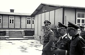Archivo:Bundesarchiv Bild 192-029, KZ Mauthausen, Himmler, Kaltenbrunner, Ziereis