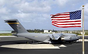 Archivo:C-17 Globemaster III at Wake Island Airfield