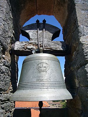 Archivo:Campana de la iglesia de San Martín de Tábara