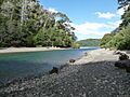 Canal entre Lago Moreno (frente) y Bahía López (espalda) en Lago Nahuel Huapi