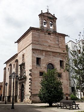 Capilla de los Dolores anexa al Palacio de Miranda-Valdecarzana, Grado, Asturias.jpg