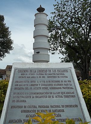 Archivo:Columna de la Libertad de los Esclavos - Ocaña
