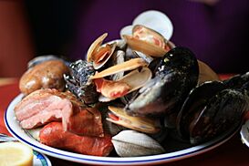 Curanto Chilote - Flickr - Renzo Disi.jpg