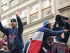 Archivo:Derek Lowe and Pedro Martinez WS Victory Parade