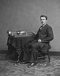 Archivo:Edison and phonograph edit2