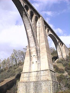 El Puente de Las Tres Fuentes.jpg