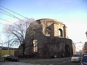 Archivo:Esquilino - tempio di Minerva medica - Horti liciniani 2059
