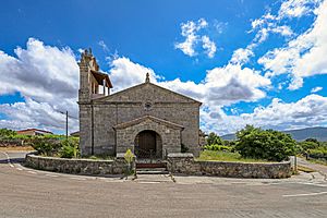 Archivo:Iglesia parroquial Santiago El Mayor en Valverde de Valdelacasa frontal