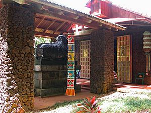 Archivo:Kadavul Temple
