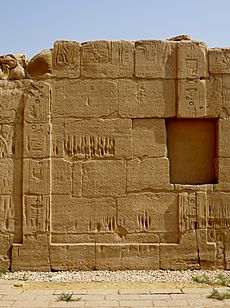 Archivo:Karnak Ägyptisch-Hethitischer Friedensvertrag 05