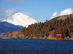 Archivo:LakeAshi and MtFuji Hakone