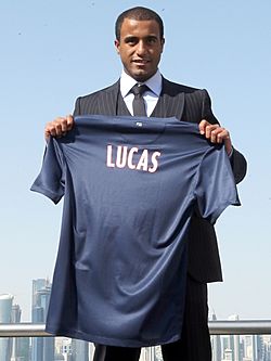 Archivo:Lucas PSG shirt