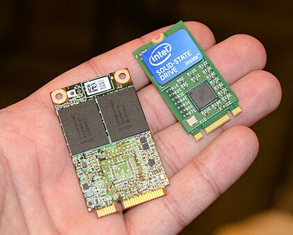 Archivo:M.2 and mSATA SSDs comparison