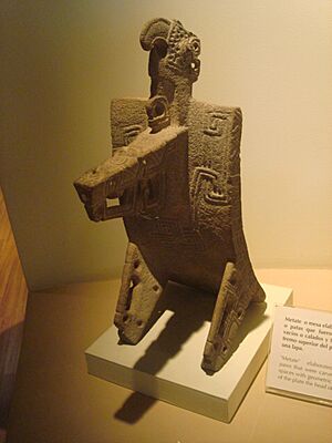 Archivo:Metate guacamaya. Nicoya. Museo del Jade. Costa Rica
