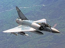 Archivo:Mirage 2000C in-flight 2 (cropped)