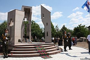 Archivo:Monumentul Eroilor Căzuți ân Războiul de pe Nistru din 1992 (s.Cocieri)