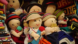 Archivo:Muñecas de trapo artesanales