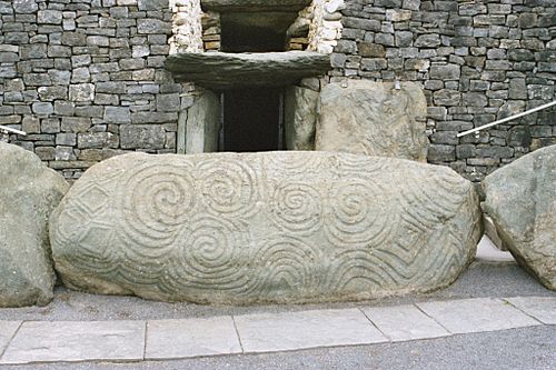 Archivo:Newgrange, Ireland
