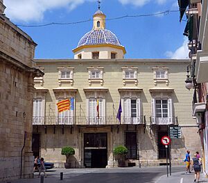 Archivo:Orihuela - Ayuntamiento (Palacio del Marqués de Arneva) 2