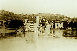Archivo:Pont entre Condrieu et les Roches detruit le 20 juin 1940