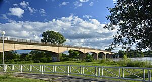 Archivo:Puente Libertad (río Bermejo)