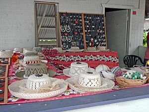 Archivo:Punanga Nui Cultural Market Crafts