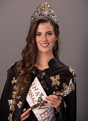 Archivo:Reina Nacional de la Vendimia 2020-21