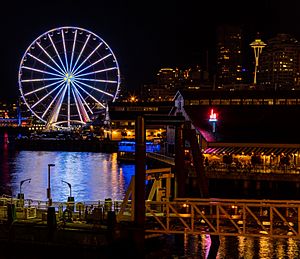 Archivo:Seattle Great Wheel, Seattle, Washington, Estados Unidos, 2017-09-02, DD 13-15 HDR