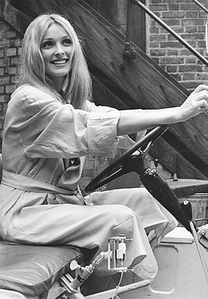 Archivo:Sharon Tate in The Thirteen Chairs (1969)
