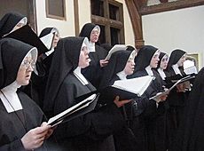 Archivo:Sisters (Daughters of Mary) Roman Catholic Singing