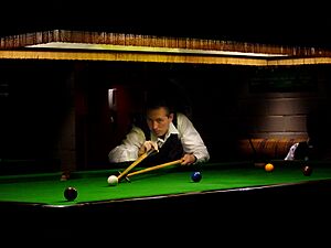 Archivo:Snooker player with rest