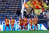 Archivo:Syrianska supporters waving a flag