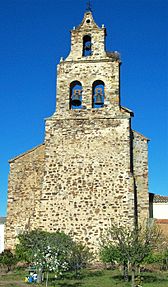 Archivo:Vista frontal iglesia Huerga