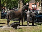 Zuidlaren, het Zuidlaardermarktmonument foto2 2014-07-12 11.42