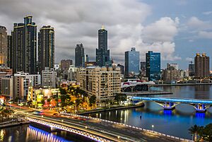 Archivo:2018 Kaohsiung, Taiwan Skyline