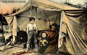 Archivo:A summer home on the Tanana River