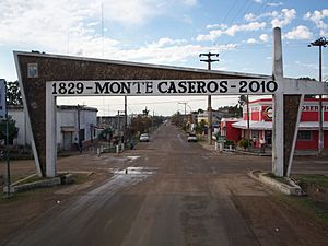 Archivo:Acceso a Monte Caseros por la Ruta Provincial 129.