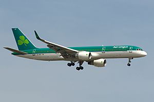 Archivo:Aer Lingus Boeing 757-200(W) EI-LBR (14184274326)