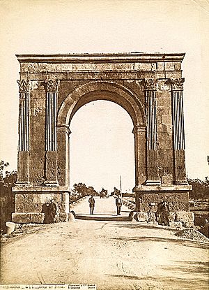 Archivo:Arc de Berà by Juan Laurent