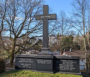 Archivo:Baden-Baden-Hauptfriedhof-Grabmal Reinhold Schneider-10-hf40-2022-gje