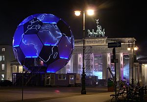 Archivo:Berlin Football Globe-night1