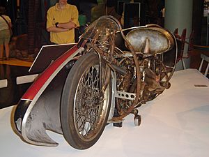 Archivo:Burtmunro1920indian