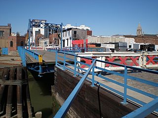 Carroll Street Bridge retracting vc.jpg