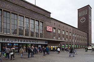 Archivo:Duesseldorf main station Konrad-Adenauer-Platz Stadtmitte Duesseldorf Germany