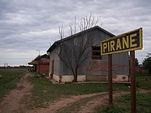 Archivo:Estación Pirané del Ferrocarril Belgrano.