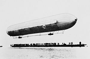 Archivo:First Zeppelin ascent