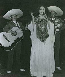 Archivo:Flor Silvestre in 1976 (cropped)