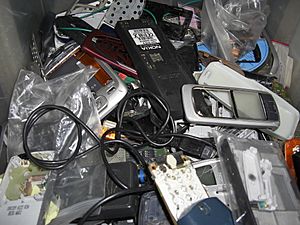 Archivo:Handy schrott mobile phone scrap