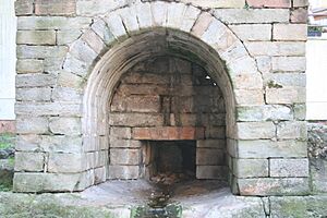 Archivo:Interior duente de foncalada